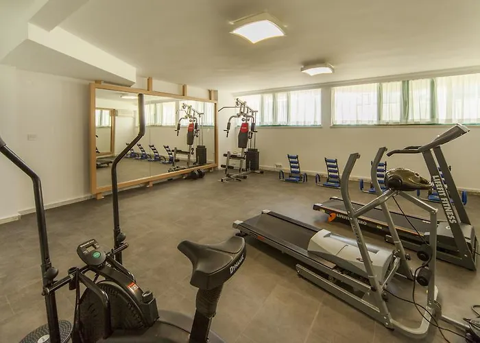 فندق Parador Suite Hotel 3*