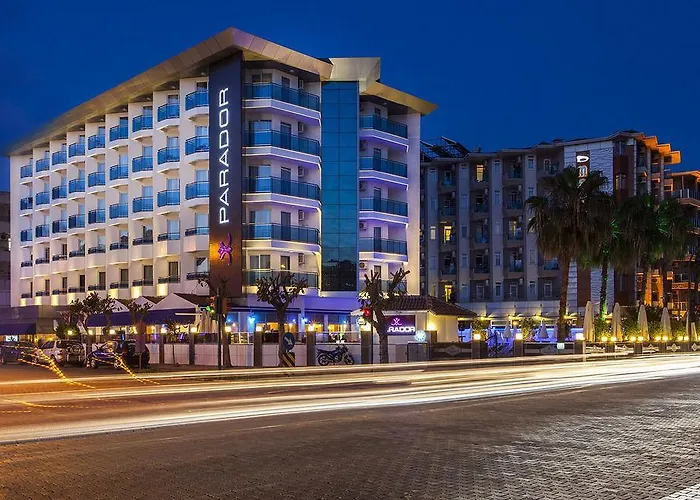 Parador Suite Hotel فندق