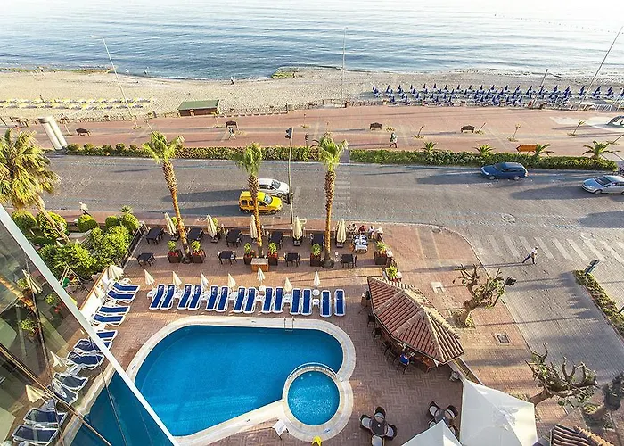 Parador Suite Hotel فندق