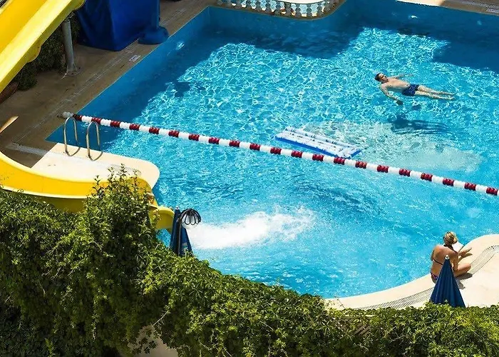 فندق Parador Suite Hotel