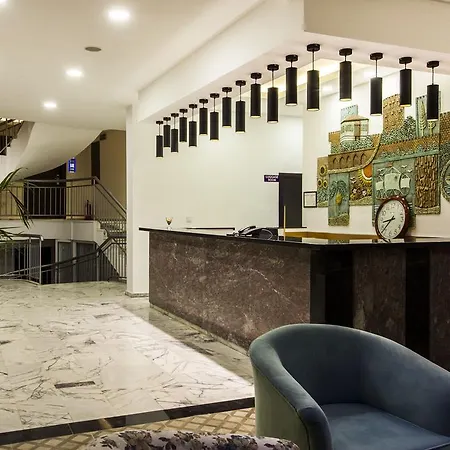 Parador Suite Hotel 3*