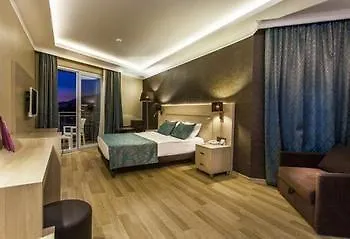 Parador Suite Hotel 3*