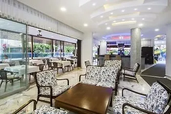 فندق Parador Suite Hotel