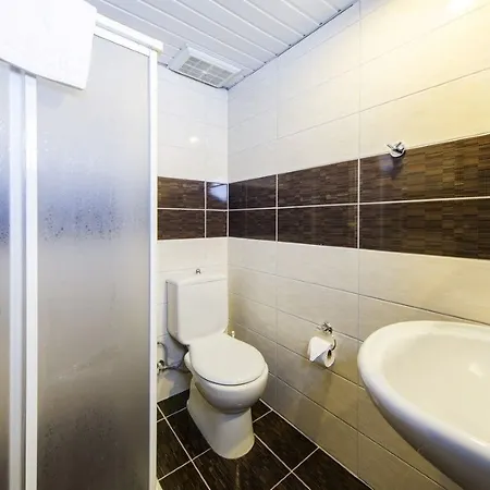 Parador Suite Hotel فندق