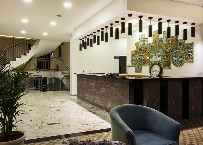 Parador Suite Hotel 3*