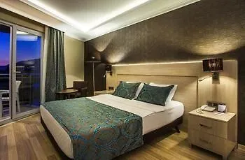 Parador Suite Hotel ホテル 3*