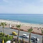 Parador Suite Hotel 호텔 알란야