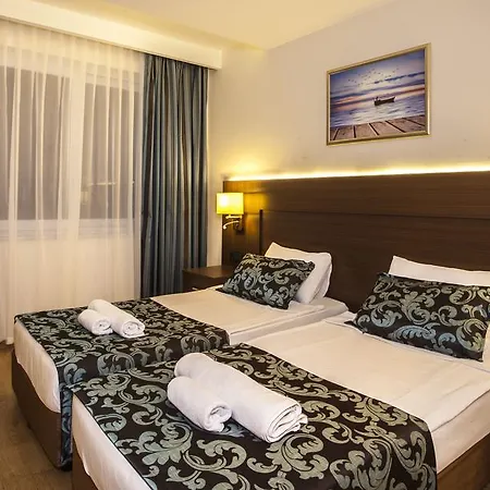 מלון Parador Suite Hotel