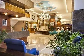 Parador Suite Hotel מלון