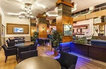 Parador Suite Hotel מלון 3*