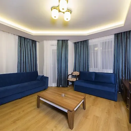 מלון Parador Suite Hotel 3*