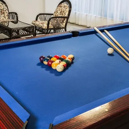 מלון Parador Suite Hotel