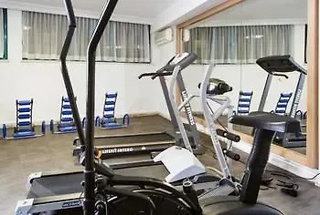 Parador Suite Hotel מלון 3*