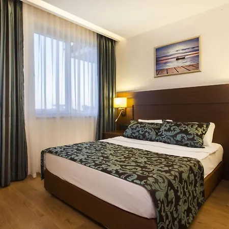 Parador Suite Hotel 3* אלאניה