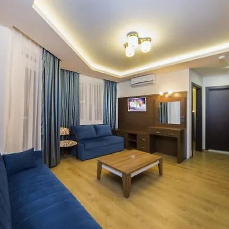 מלון Parador Suite Hotel