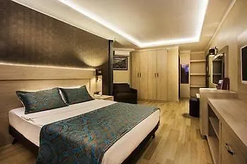 Parador Suite Hotel 酒店